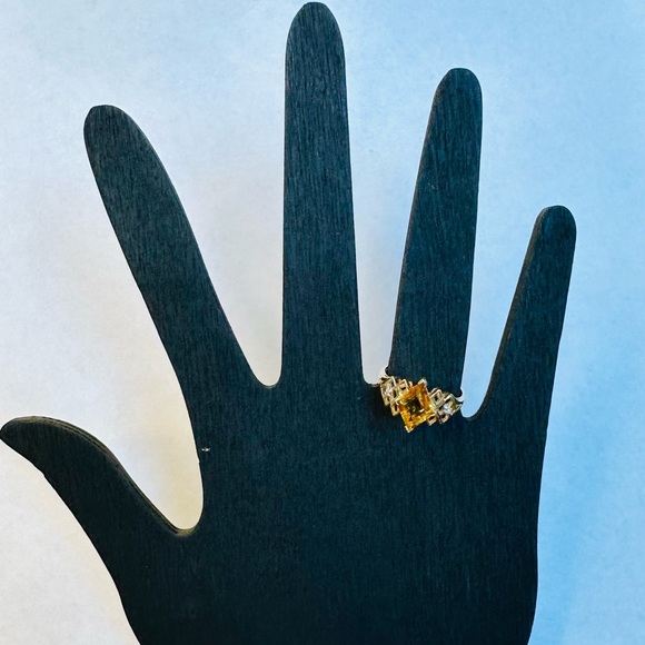 10K Yellow Gold Yellow Sapphire & Diamond Ring Size 7 - Picture 3 of 8